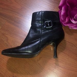 Black heeled boots